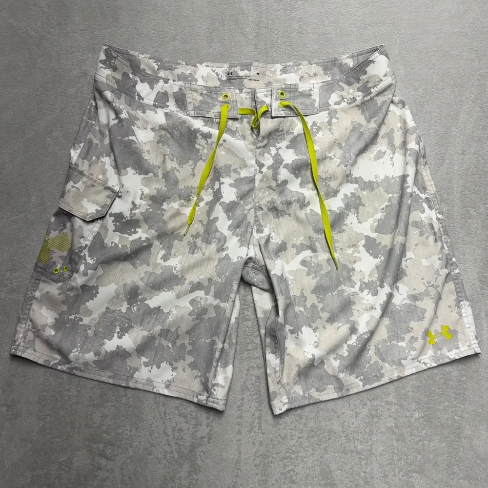 Under Armour Mens Camo Board Shorts Grey Neon Yellow HeatGear Cargo Size 40